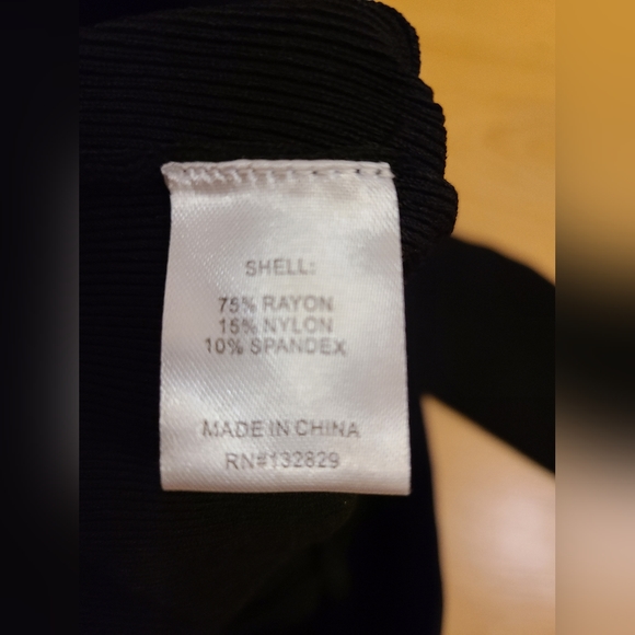 Beautiful Superdown Shaye Cold Shoulder Top off shoulder thick knit top size XS - Picture 6 of 8